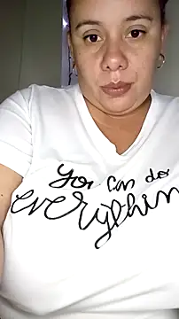 Snapshot of luzdanna chatting on November 1, 10:36 pm luzdanna online show from November 1, 10:36 pm