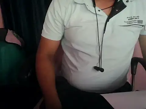 Snapshot of sexy_boy_hot_lund chatting on June 26, 9:48 am sexy boy hot lund online show from June 26, 9:48 am