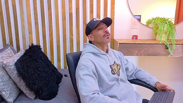 yorbymaxx online show from February 6, 2:13 pm