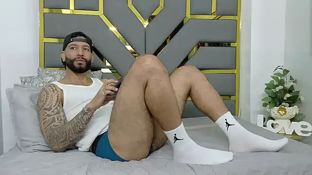 Snapshot of yorbymaxx chatting on September 24, 2:23 pm yorbymaxx online show from September 24, 2:23 pm