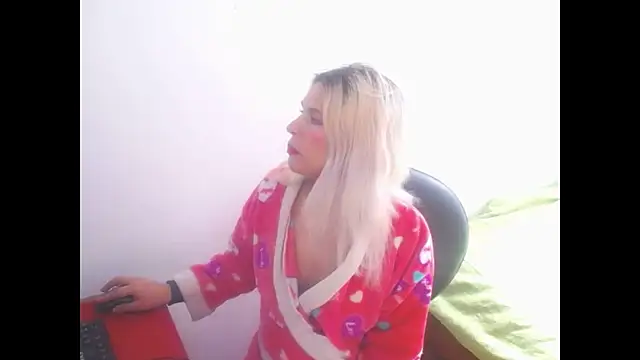 Snapshot of mystica_25 chatting on September 20, 3:28 pm mystica 25 online show from September 20, 3:28 pm