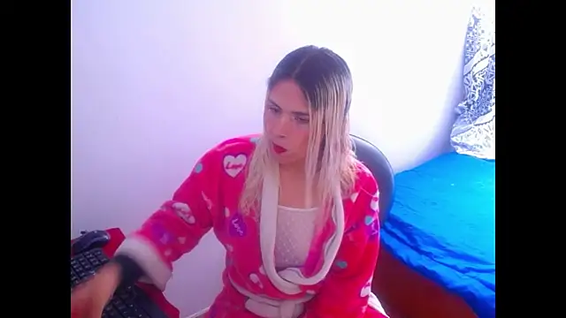 Snapshot of mystica_25 chatting on October 3, 3:13 pm mystica 25 online show from October 3, 3:13 pm