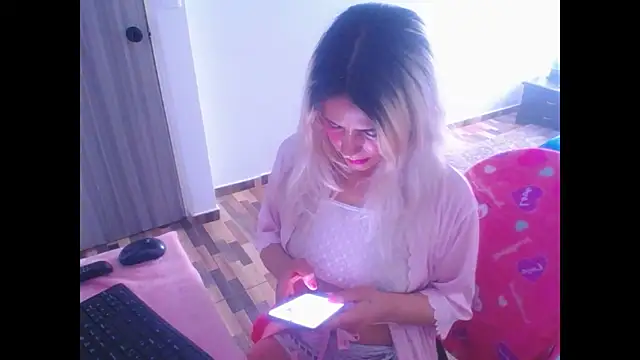 Snapshot of mystica_25 chatting on November 5, 3:37 pm mystica 25 online show from November 5, 3:37 pm