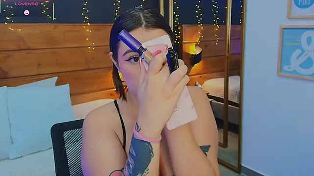 Snapshot of hanna_kimura chatting on January 11, 7:43 pm hanna kimura online show from January 11, 7:43 pm