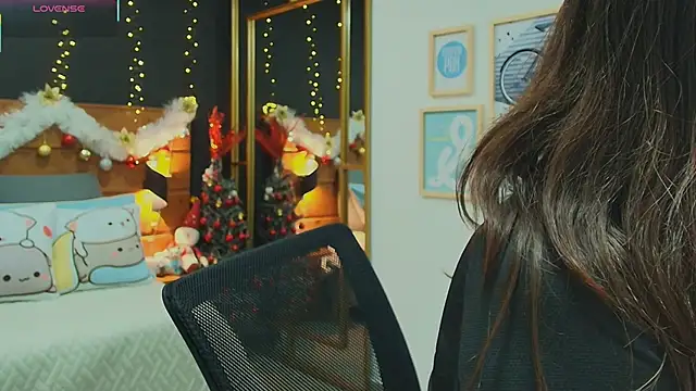 Snapshot of hanna_kimura chatting on December 22, 7:47 pm hanna kimura online show from December 22, 7:47 pm