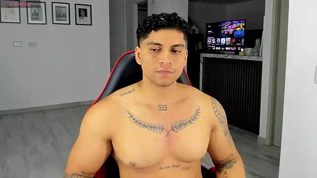 Nicolasmontoya16 online show from November 6, 11:42 pm