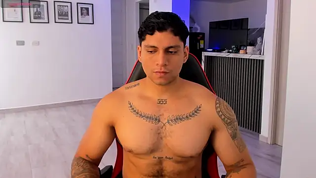 Nicolasmontoya16 online show from November 5, 9:40 pm