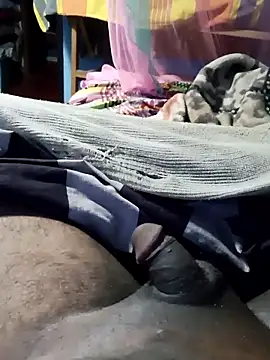 Snapshot of m11a2f3a4z5 chatting on February 15, 12:26 pm m11a2f3a4z5 online show from February 15, 12:26 pm