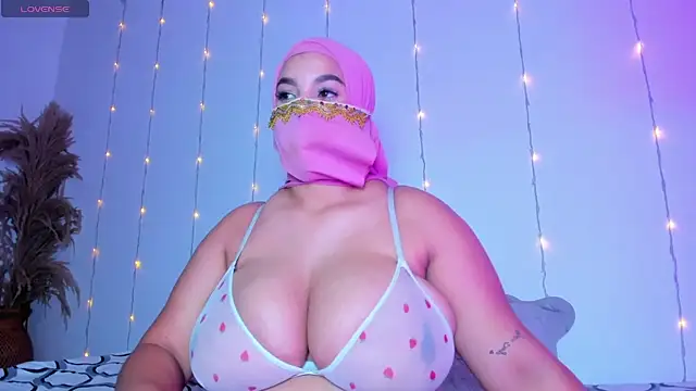 yasmin rahal online show from January 10, 9:10 pm