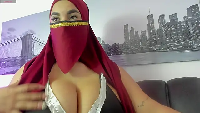 Snapshot of yasmin_rahal chatting on February 9, 7:45 pm yasmin rahal online show from February 9, 7:45 pm