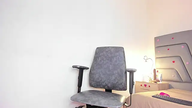 Maia 520 online show from February 11, 5:02 pm