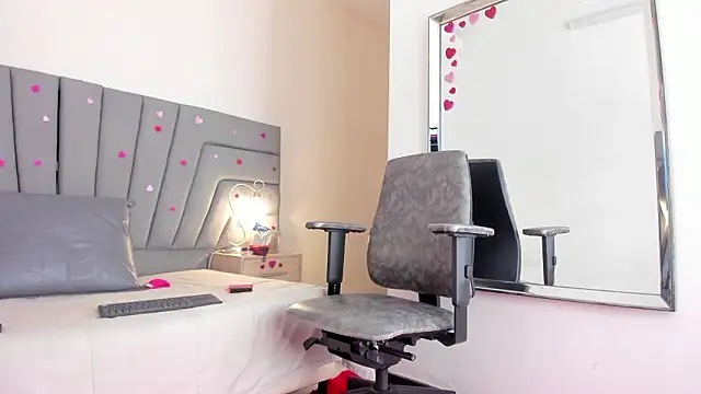 Maia 520 online show from February 26, 5:02 pm