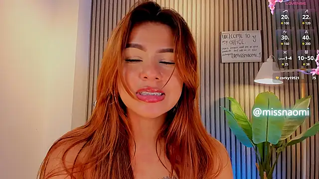 Snapshot of Missnaomi_ chatting on October 2, 5:33 am Missnaomi online show from October 2, 5:33 am