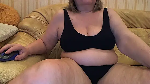 Snapshot of Simply_woman chatting on February 12, 5:07 am Simply woman online show from February 12, 5:07 am