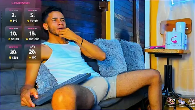 Snapshot of Alex_bigcock11_ chatting on September 24, 4:02 pm Alex bigcock11  online show from September 24, 4:02 pm