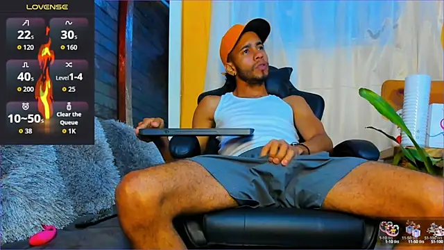 Snapshot of Alex_bigcock11_ chatting on October 15, 11:07 am Alex bigcock11  online show from October 15, 11:07 am