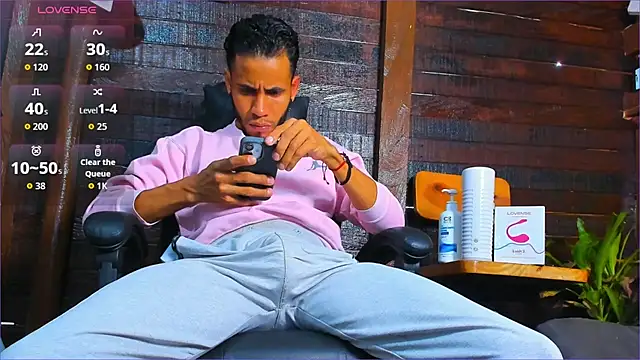 Snapshot of Alex_bigcock11_ chatting on November 23, 2:49 pm Alex bigcock11 online show from November 23, 2:49 pm