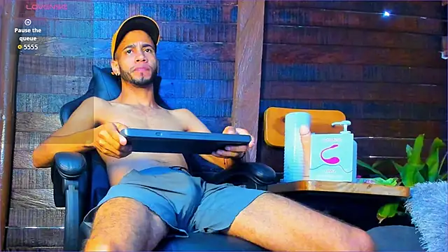 Snapshot of Alex_bigcock11_ chatting on November 13, 1:04 pm Alex bigcock11 online show from November 13, 1:04 pm