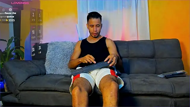 Snapshot of Alex_bigcock11_ chatting on September 19, 11:58 am Alex bigcock11  online show from September 19, 11:58 am