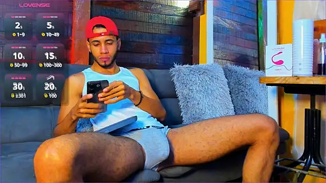 Snapshot of Alex_bigcock11_ chatting on September 27, 12:11 pm Alex bigcock11  online show from September 27, 12:11 pm