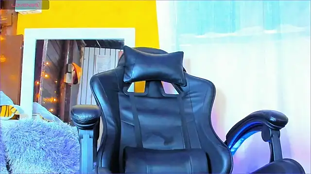 Snapshot of Alex_bigcock11_ chatting on January 31, 7:12 pm Alex bigcock11 online show from January 31, 7:12 pm