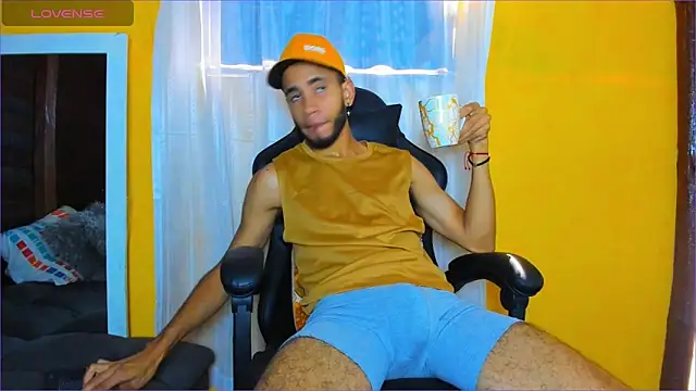 Snapshot of Alex_bigcock11_ chatting on November 26, 3:12 pm Alex bigcock11 online show from November 26, 3:12 pm