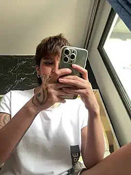 DayanaDG online show from April 6, 8:10 pm