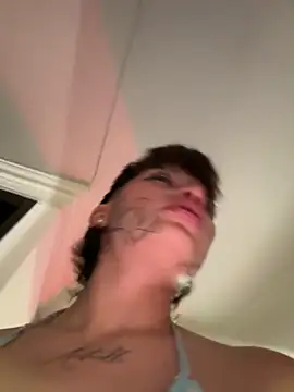 DayanaDG online show from April 16, 5:25 pm