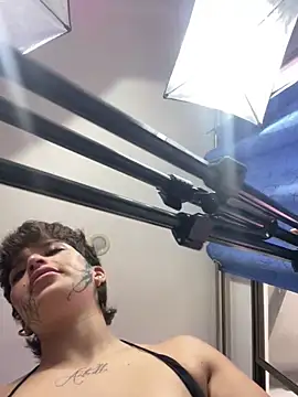 DayanaDG online show from March 25, 8:30 pm