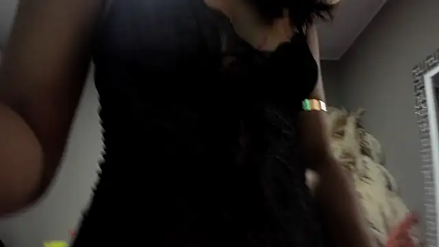 Snapshot of sienna_glow chatting on November 9, 12:42 pm sienna glow online show from November 9, 12:42 pm