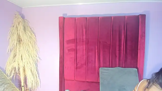 Snapshot of sienna_glow chatting on October 31, 12:46 pm sienna glow online show from October 31, 12:46 pm