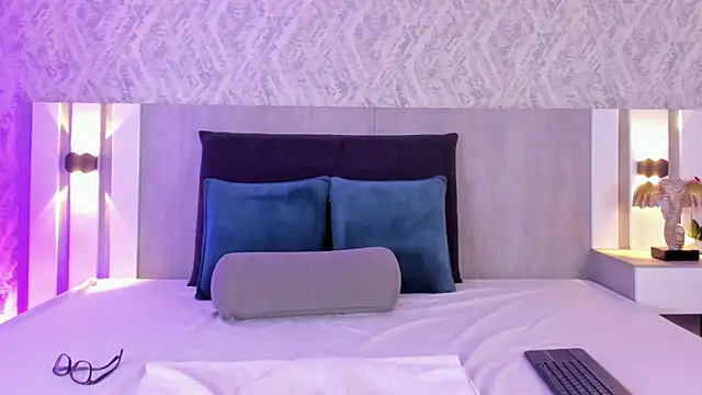 krystal foxx online show from March 25, 10:30 pm