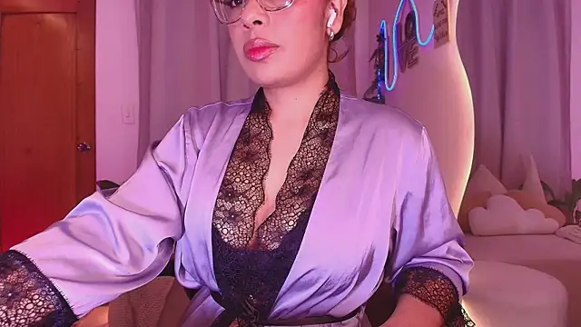 Snapshot of megansan_ chatting on May 12, 1:39 pm megansan online show from May 12, 1:39 pm