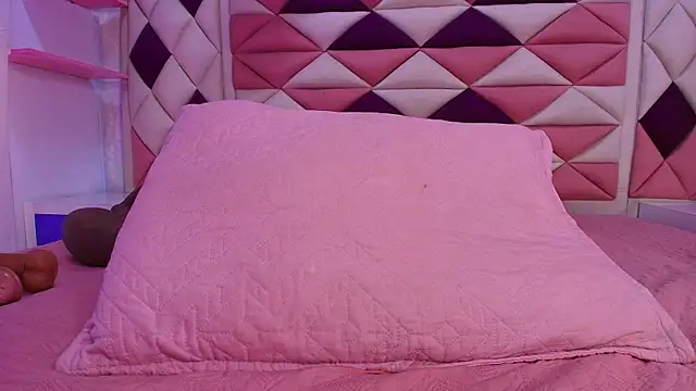 Snapshot of valecastro_ chatting on November 14, 7:17 pm valecastro online show from November 14, 7:17 pm