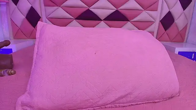 Snapshot of valecastro_ chatting on November 13, 7:18 pm valecastro online show from November 13, 7:18 pm