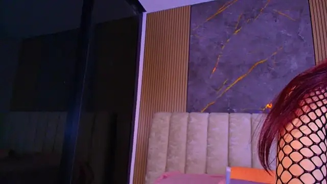 Snapshot of valecastro_ chatting on December 5, 7:34 pm valecastro online show from December 5, 7:34 pm