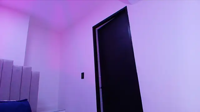 Snapshot of valecastro_ chatting on November 27, 7:14 pm valecastro online show from November 27, 7:14 pm