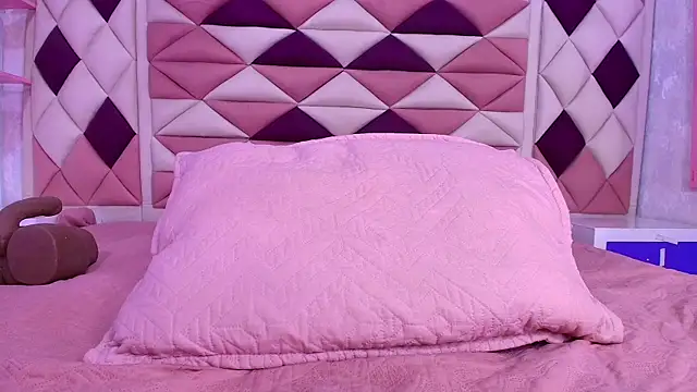 Snapshot of valecastro_ chatting on November 11, 7:19 pm valecastro online show from November 11, 7:19 pm