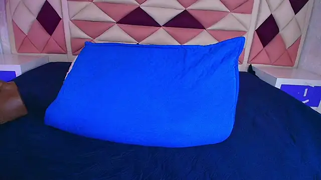 Snapshot of valecastro_ chatting on October 30, 7:22 pm valecastro online show from October 30, 7:22 pm