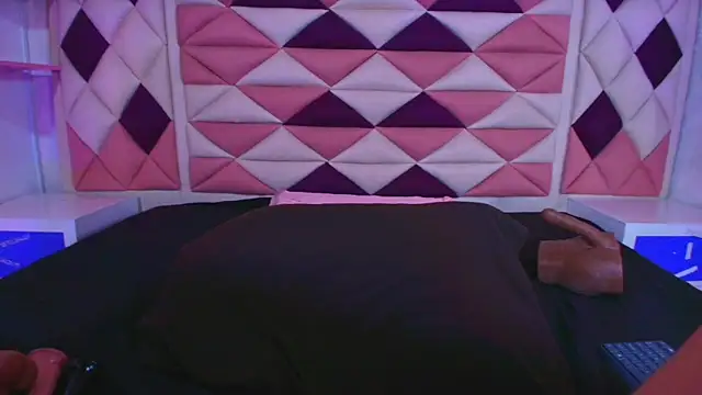 Snapshot of valecastro_ chatting on November 6, 7:18 pm valecastro online show from November 6, 7:18 pm