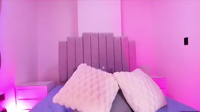 Snapshot of valecastro_ chatting on November 29, 7:58 pm valecastro online show from November 29, 7:58 pm