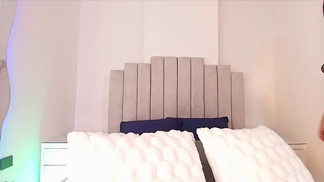 Snapshot of valecastro_ chatting on November 20, 7:14 pm valecastro online show from November 20, 7:14 pm