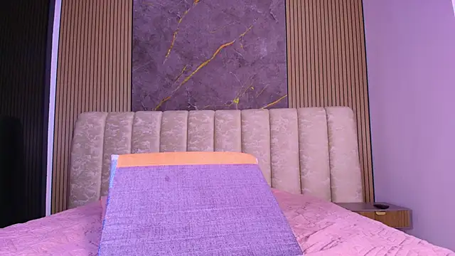 Snapshot of valecastro_ chatting on December 3, 7:13 pm valecastro online show from December 3, 7:13 pm