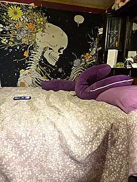 Snapshot of xXKnifeRiderXx chatting on September 10, 1:37 am xXKnifeRiderXx online show from September 10, 1:37 am