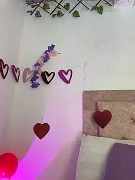 Snapshot of kendra_smiitch chatting on February 17, 3:37 am kendra smiitch online show from February 17, 3:37 am