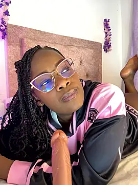 Snapshot of kendra_smiitch chatting on February 23, 3:41 am kendra smiitch online show from February 23, 3:41 am