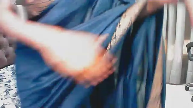 Snapshot of elize__ chatting on November 17, 3:21 am elize online show from November 17, 3:21 am