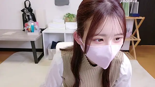 Snapshot of Ema_o0_chan chatting on November 10, 6:40 am Ema o0 chan online show from November 10, 6:40 am