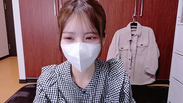 Snapshot of Ema_o0_chan chatting on September 30, 5:02 am Ema o0 chan online show from September 30, 5:02 am