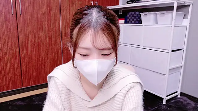 Snapshot of Ema_o0_chan chatting on October 31, 11:18 am Ema o0 chan online show from October 31, 11:18 am